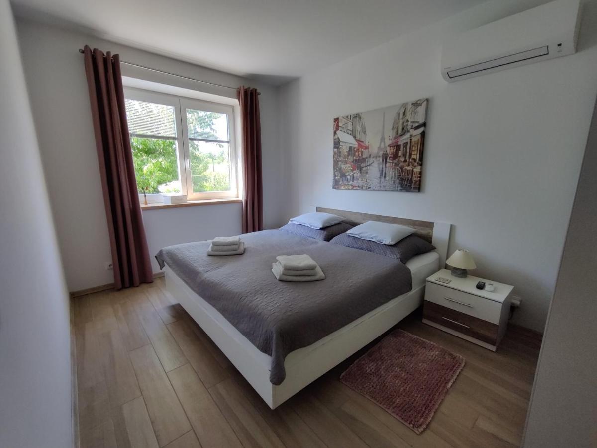 Apartman Pod Lipou - Samostatny Objekt Jaromer Ngoại thất bức ảnh