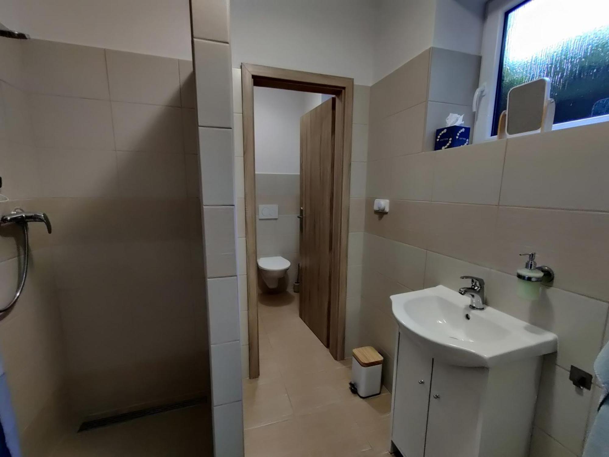 Apartman Pod Lipou - Samostatny Objekt Jaromer Ngoại thất bức ảnh